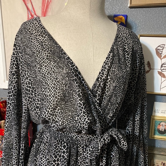 MICHAEL MICHAEL KORS
Snake-Print Wrap Dress - Picture 8 of 16